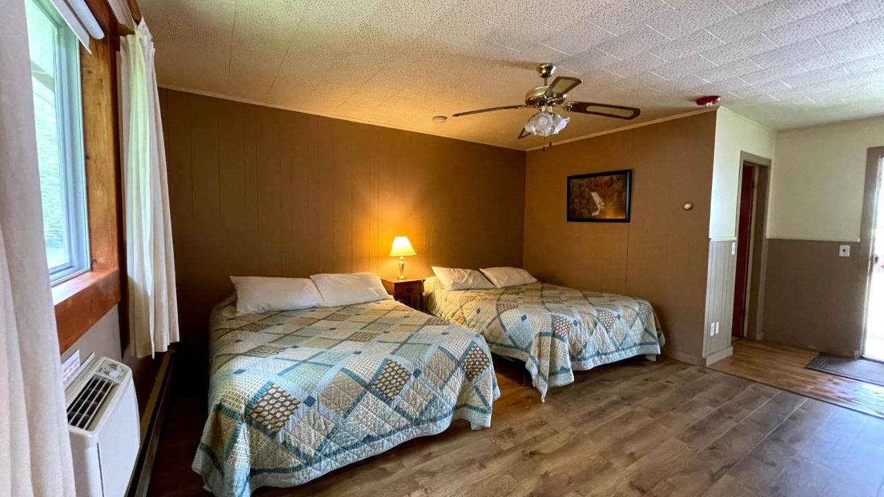 The Riverside Motel Stowe