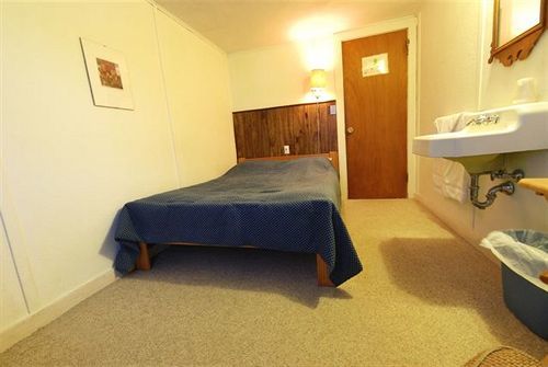 The Riverside 2*